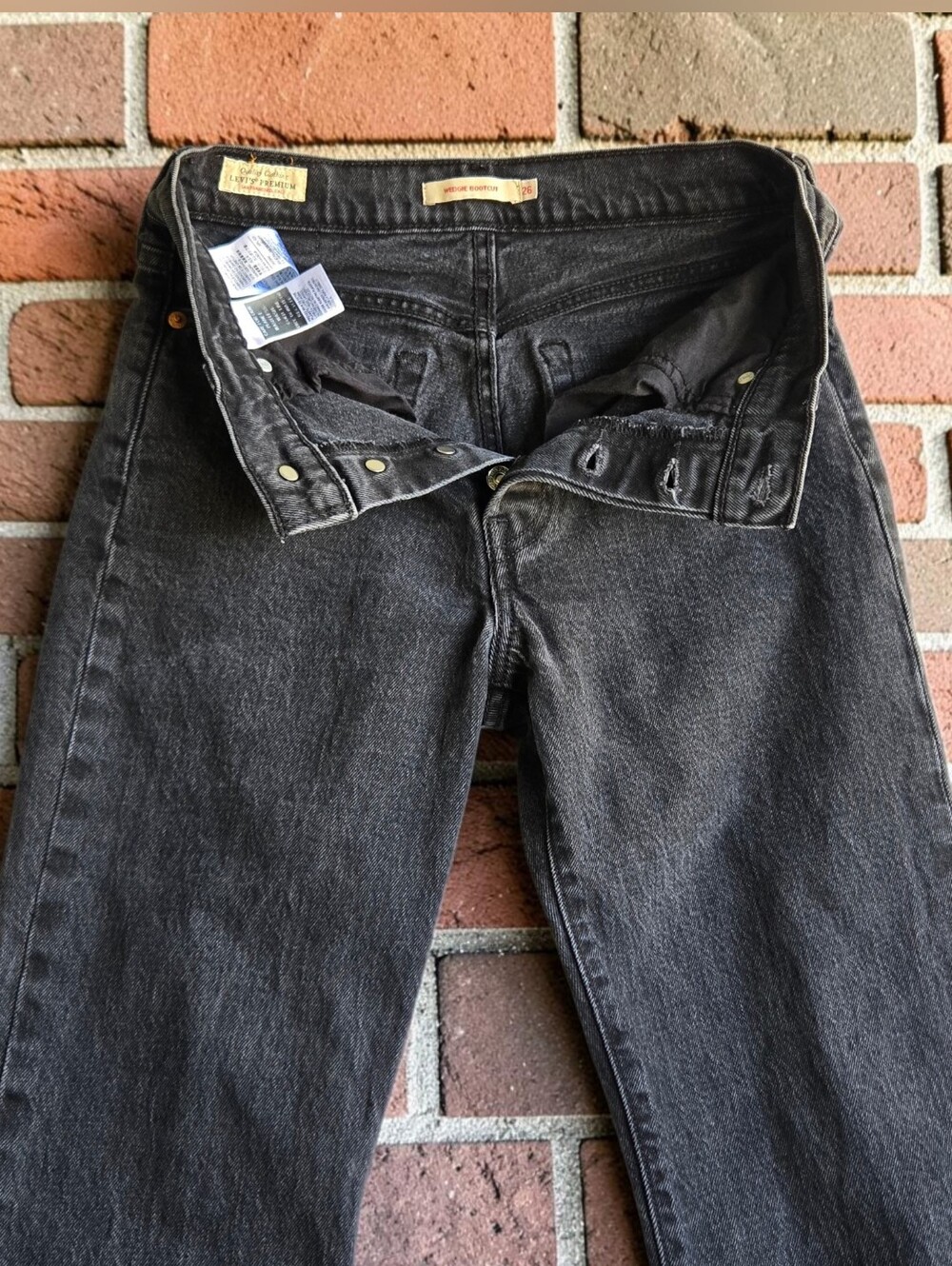 Levi’s Premium Wedgie Bootcut Jeans 26 Black Wash High Rise Button Fly - Picture 4 of 9